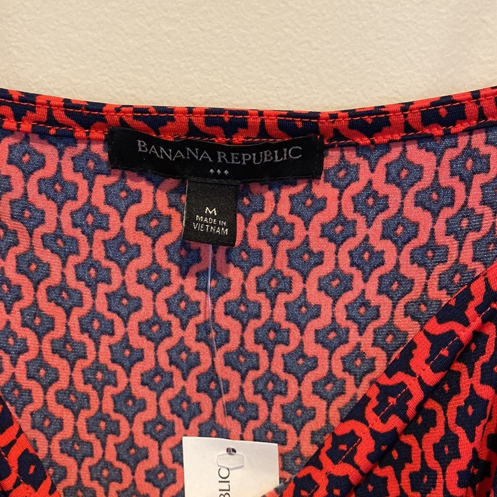 Banana Republic long camisole gathered on the frnt left side medium red & n blue - Picture 4 of 6